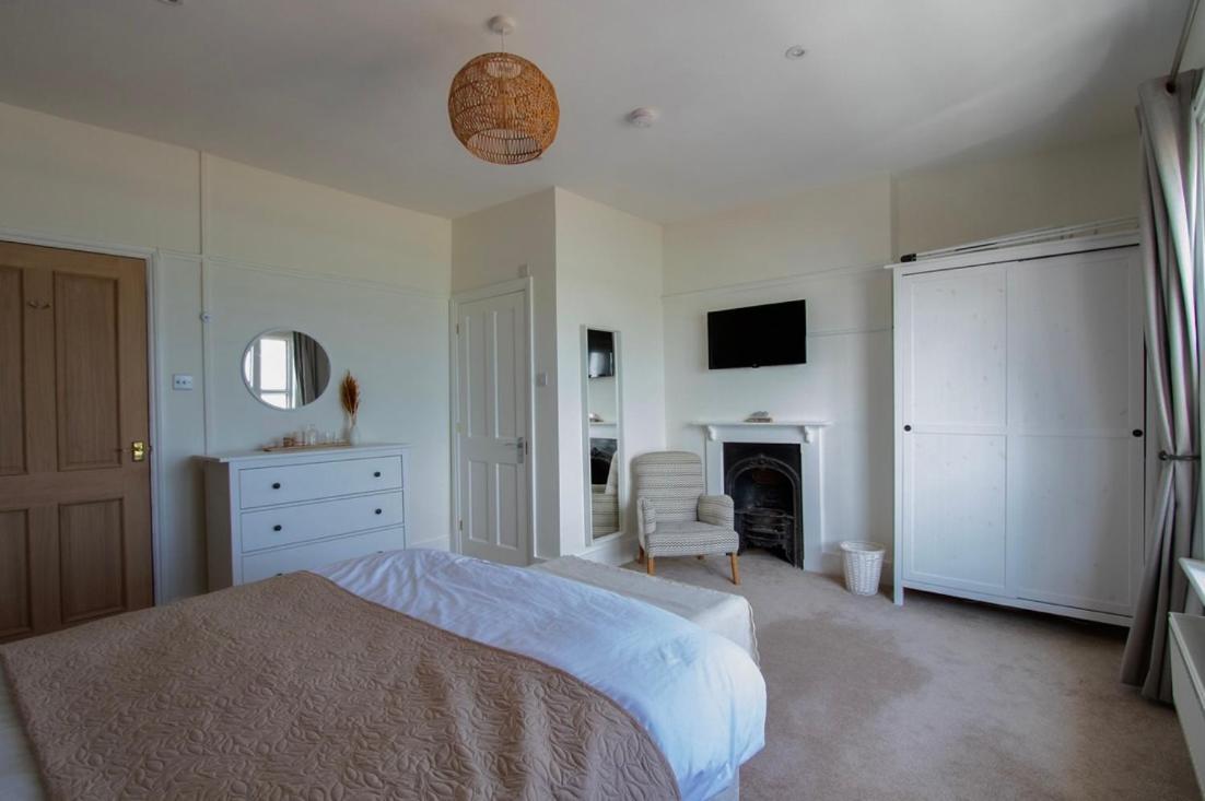 Beach View, 4 Bedroom House Opposite The Sea! Sleeps 10 Sandgate Exterior foto