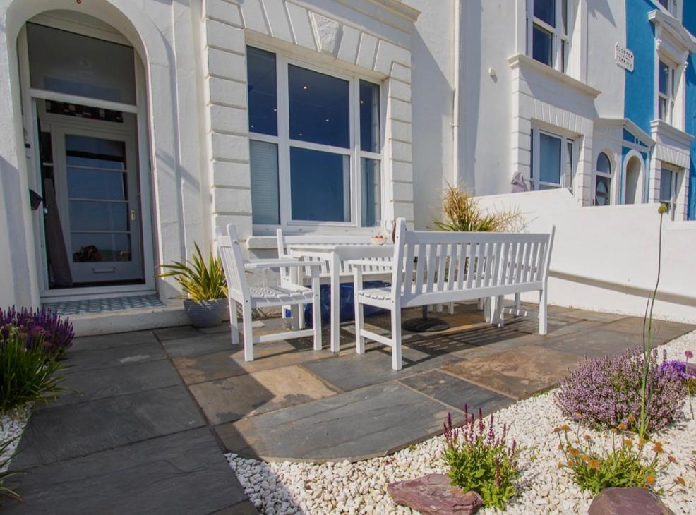Beach View, 4 Bedroom House Opposite The Sea! Sleeps 10 Sandgate Exterior foto